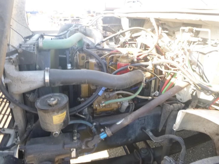 2001-freightliner-fl70-image-17