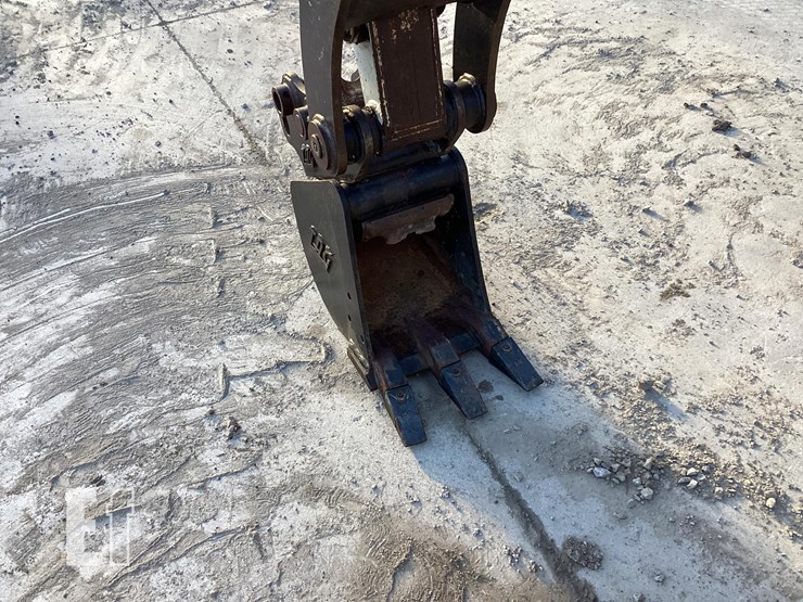 2016-takeuchi-tb240-image-9