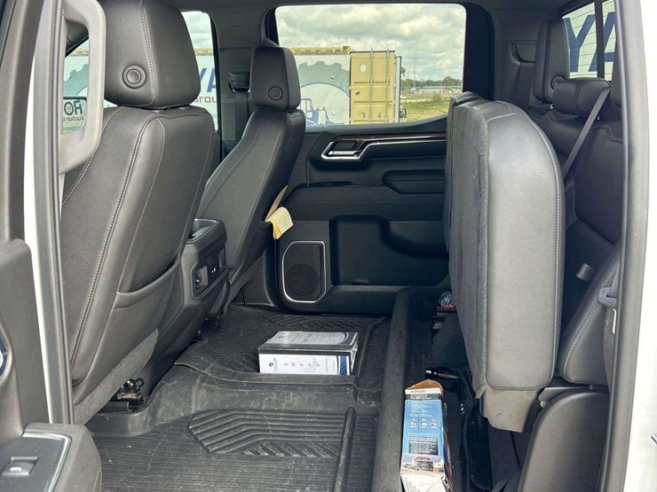 2023-chevrolet-1500-image-24