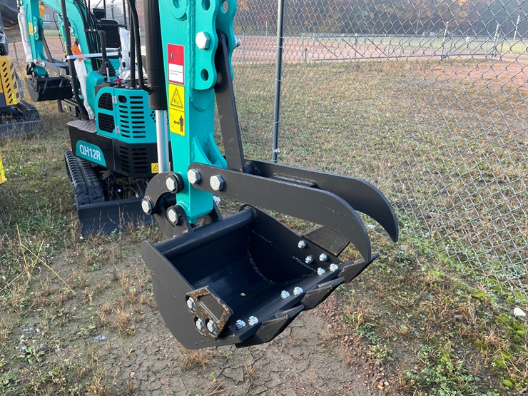 #1693-•-agt-h15r-mini-excavator-image-17