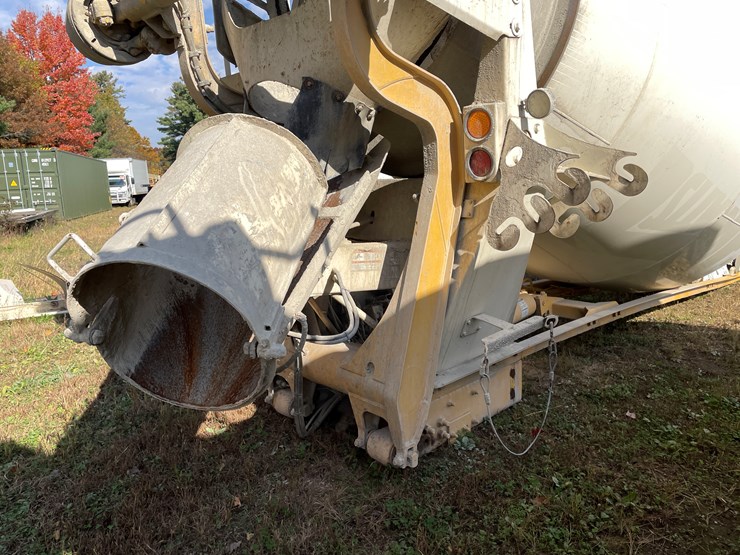 #3372-•-mcneilus-cement-mixer-drum-with-chutes-and-controls-image-19