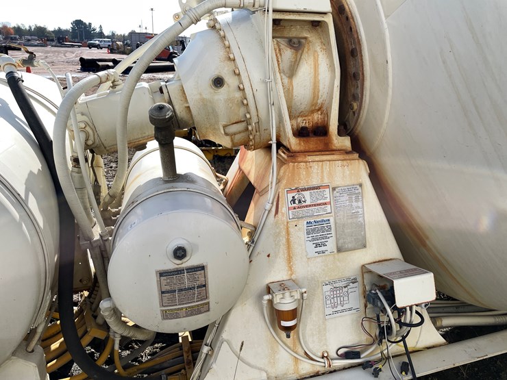#3373-•-mcneilus-cement-mixer-drum-with-chutes-and-controls-image-10