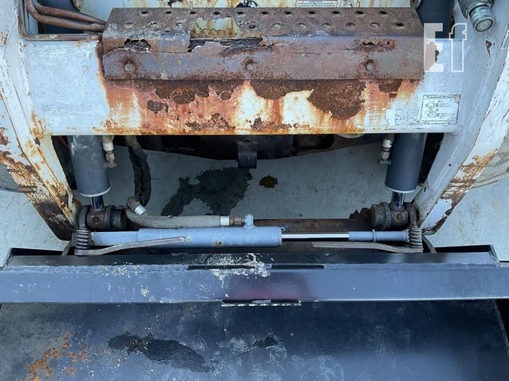 2007-bobcat-s205-image-10