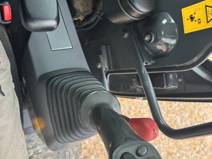 2023-komatsu-pc138us-lc-11-image-10