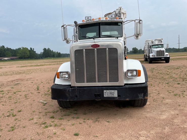 2011-peterbilt-365-image-3
