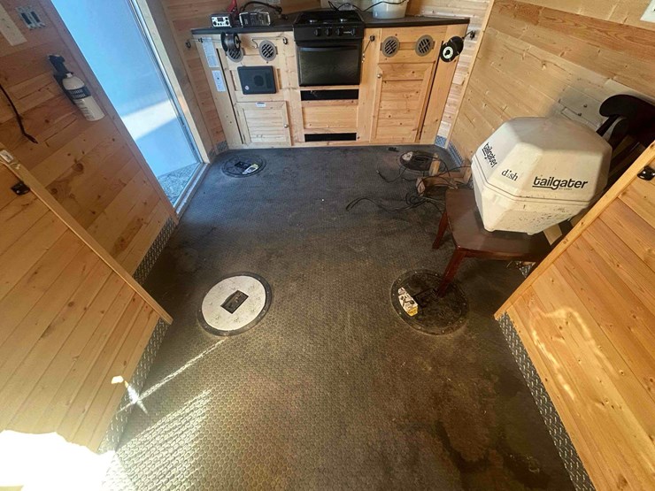 ice-castle-fish-house-image-27