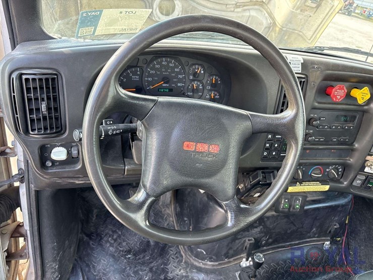 2009-gmc-c8500-altec-dm47-47ft-insulated-derrick-digger-truck-image-54