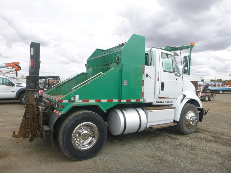 2017-international-8600-image-3