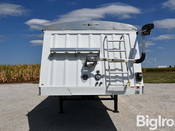 2020-neville-trailer-image-2