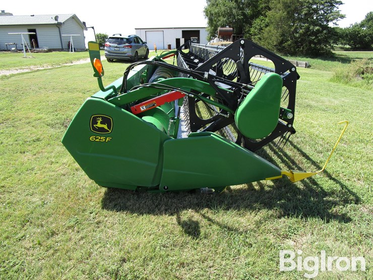 2018-john-deere-625f-image-4