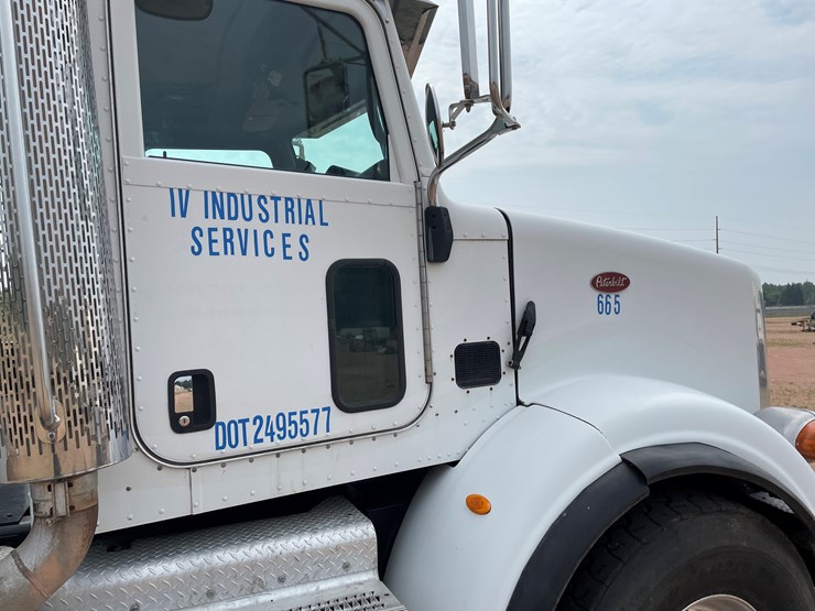 2011-peterbilt-365-image-55