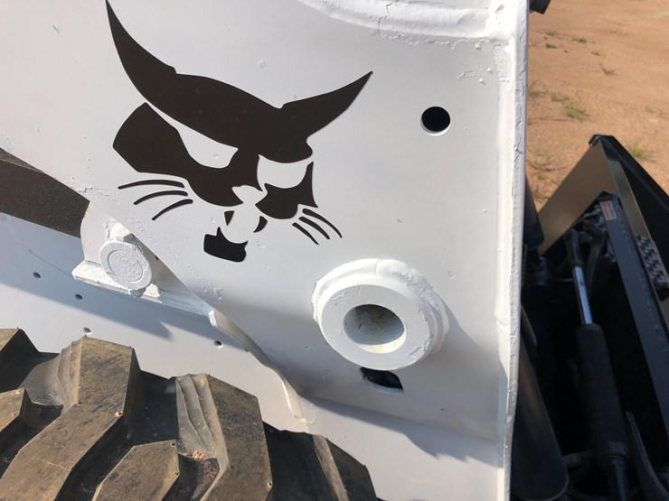 2014-bobcat-s650-image-34