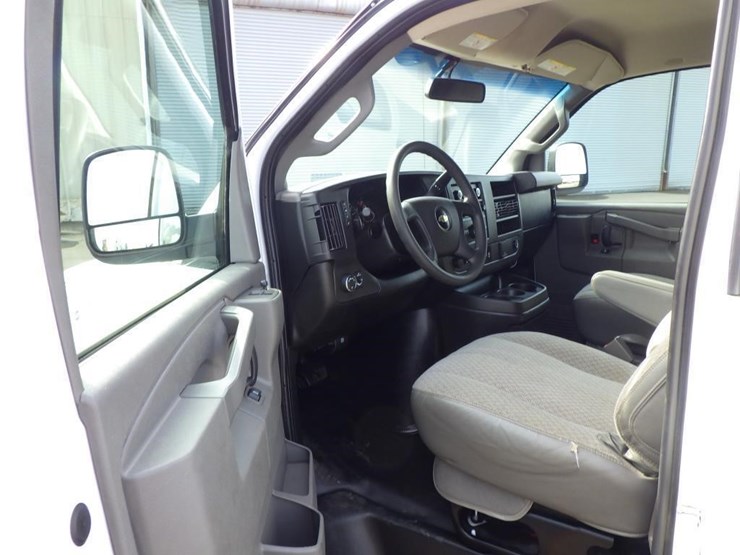 2018-chevrolet-express-2500-image-5