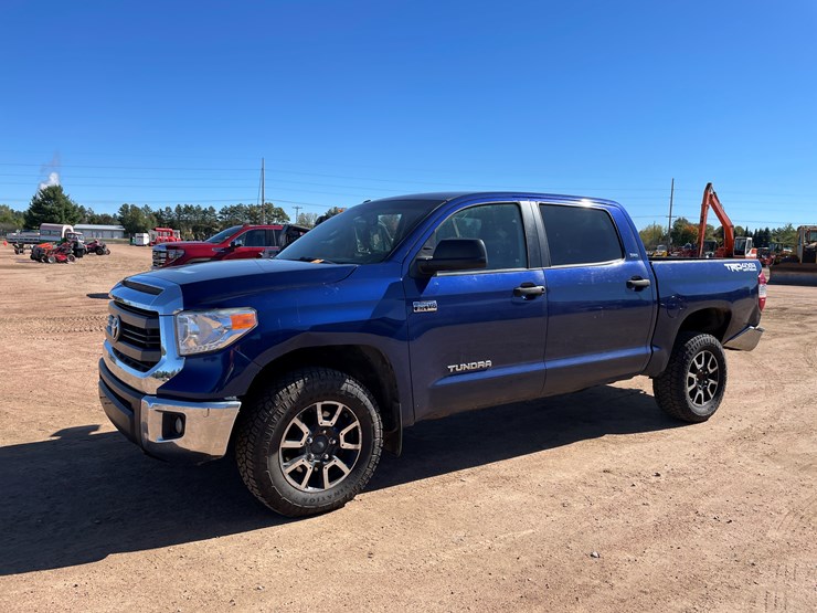 2015-toyota-tundra-sr5-image-1