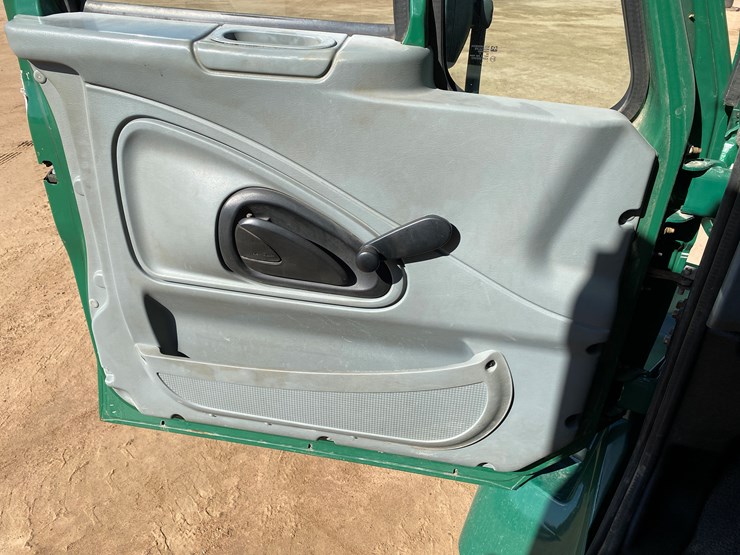 2003-international-7400-image-60