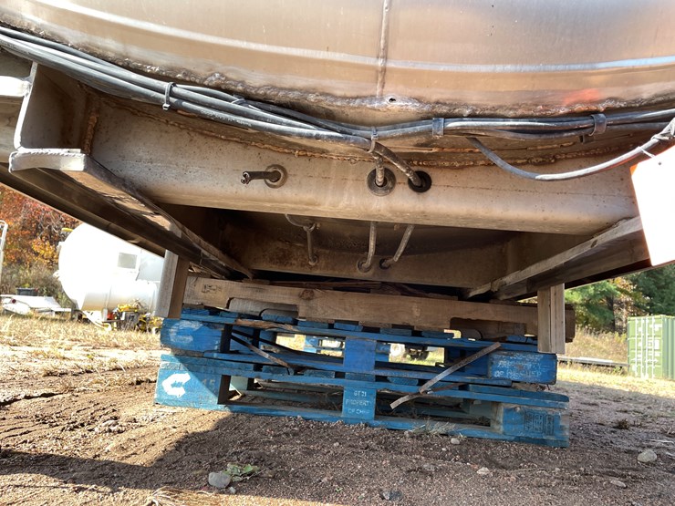 #3371-•-1982-walker-bulk-milk-truck-tank-image-8