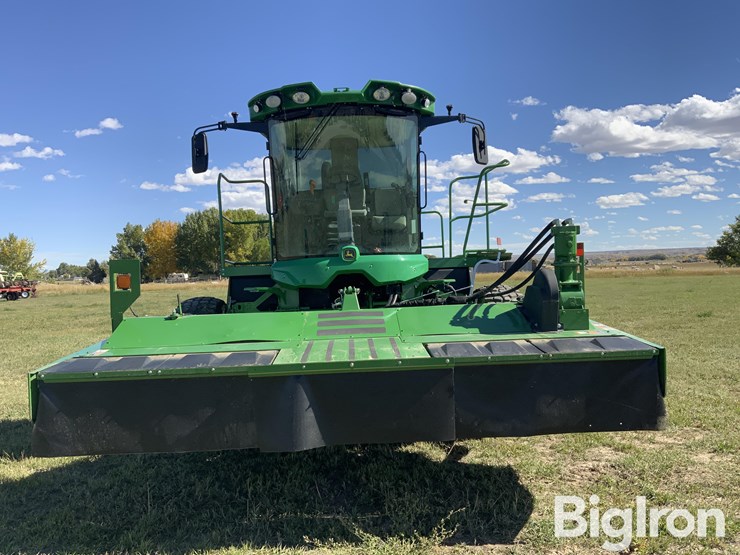 2022-john-deere-w200m-image-2