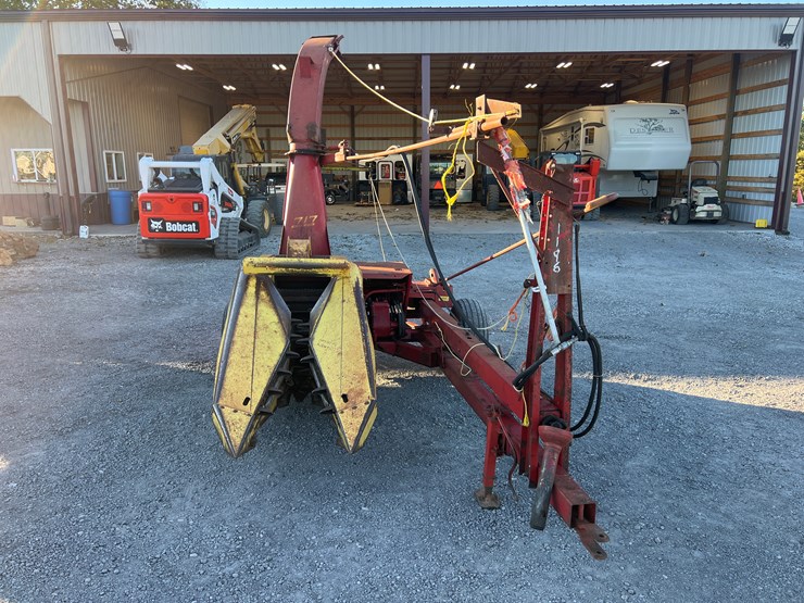 new-holland-super-717-image-1