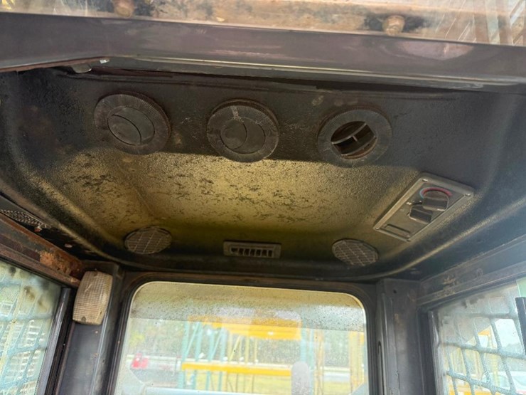 new-holland-ls185b-image-14