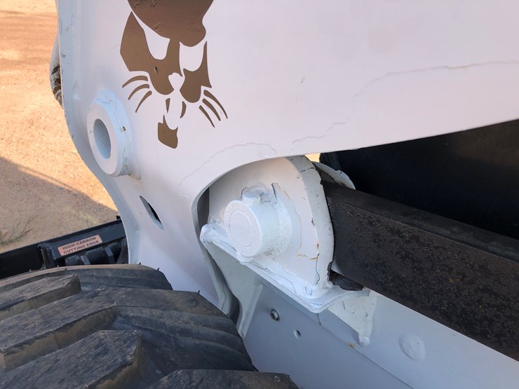 2014-bobcat-s650-image-22