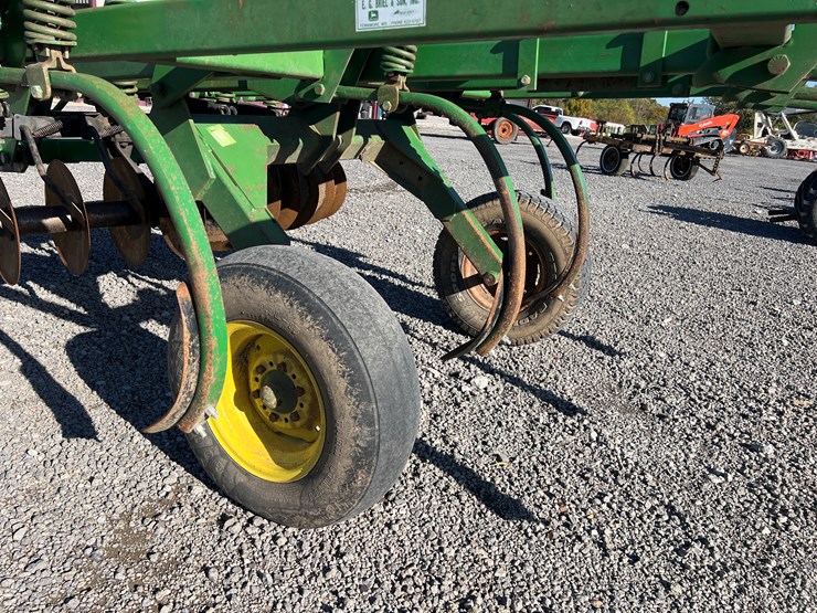 john-deere-710-image-4