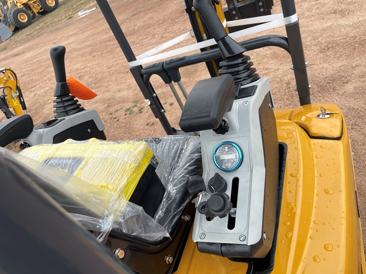 #1795-•-agt-qk18r-mini-excavator-image-21