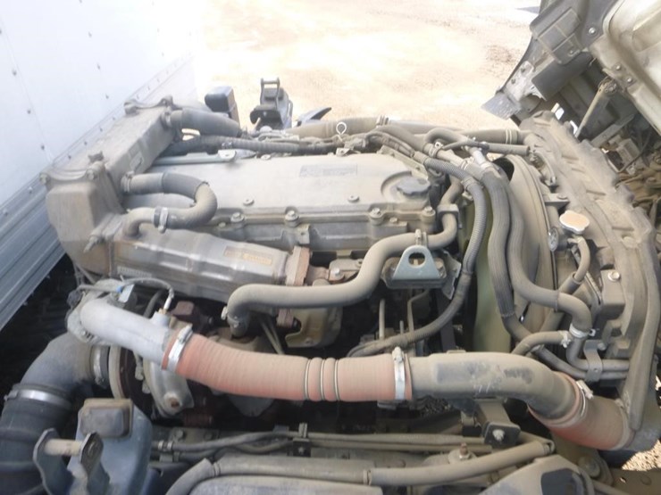 2017-isuzu-nqr-image-17