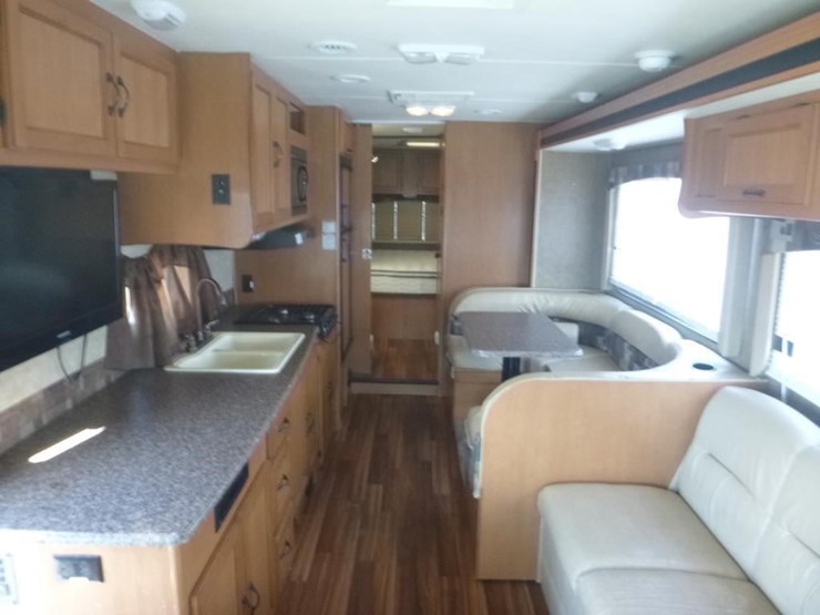 2014-ford-e450-image-34