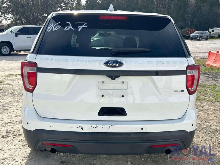 2016-ford-explorer-image-28