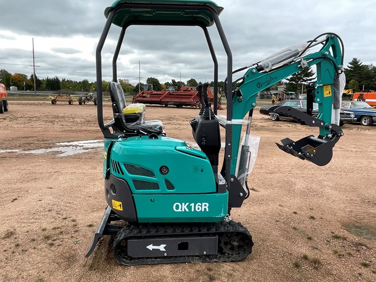 #1790-•-agt-qk16r-mini-excavator-image-4
