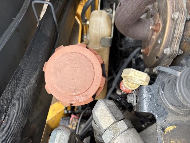 2019-deere-325g-image-42