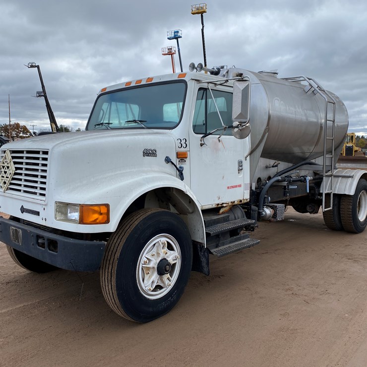 1996 INTERNATIONAL 4900