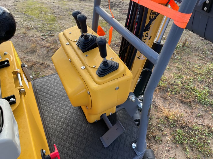 #1691-•-agt-mx12rx-mini-excavator-image-20