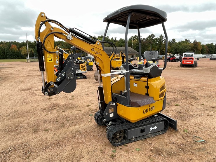 #1799-•-agt-qk18r-mini-excavator-image-1