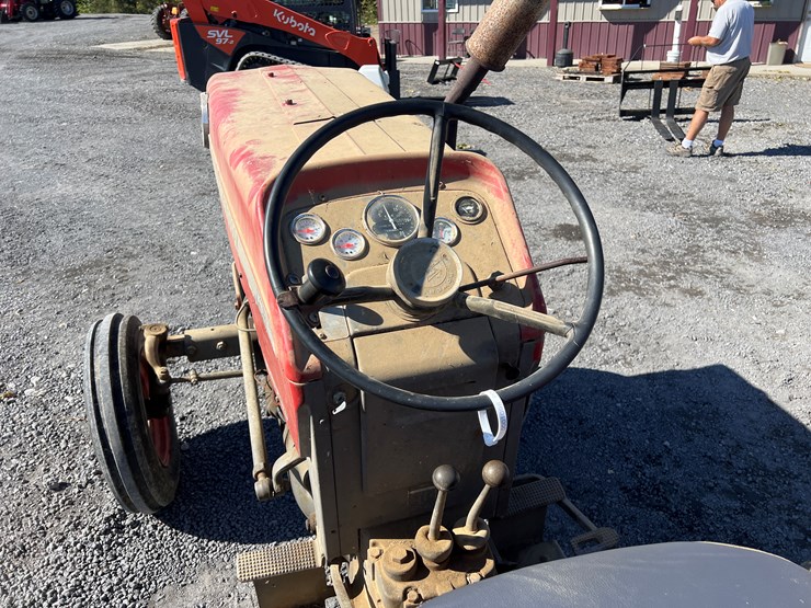 massey-ferguson-165-image-6