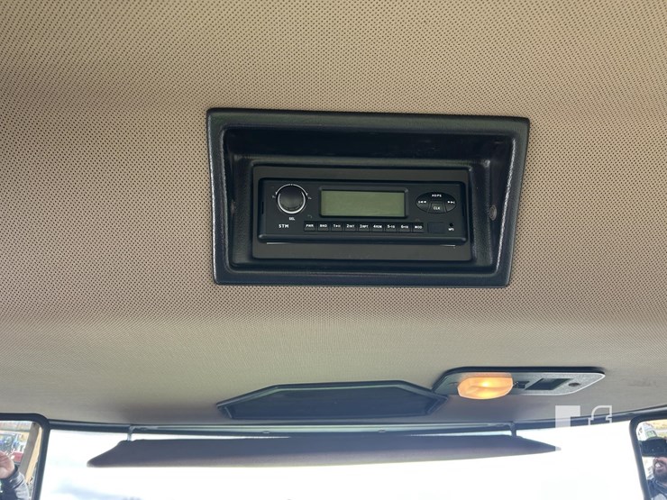 1990-john-deere-8760-image-17