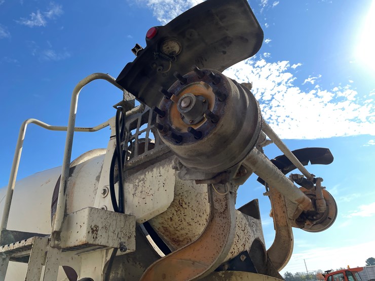 #3375-•-mcneilus-cement-mixer-drum-with-chutes-and-controls-image-13