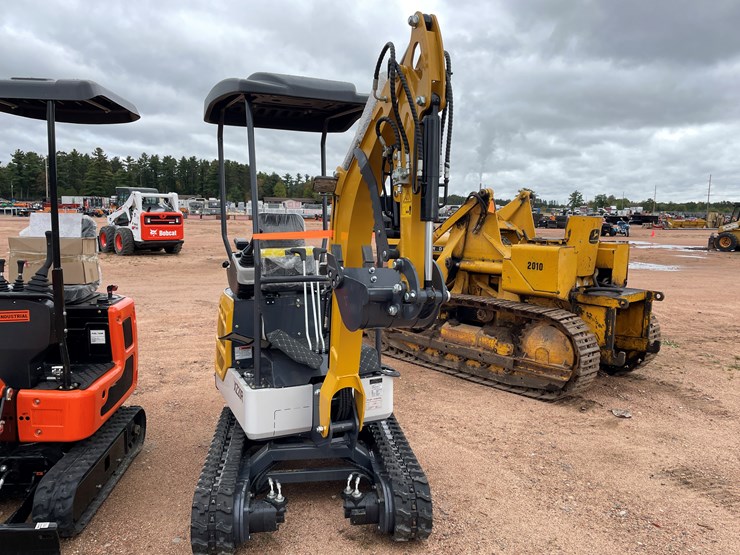 #1788-•-agt-xz20r-mini-excavator-image-2