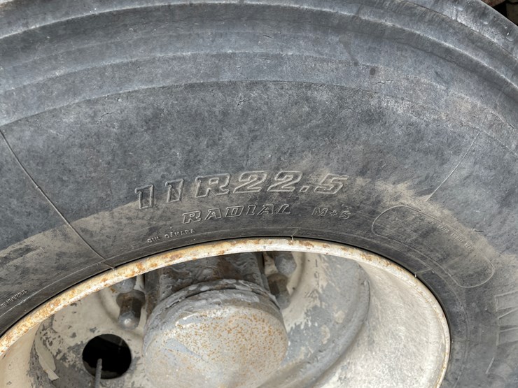 2011-peterbilt-365-image-30