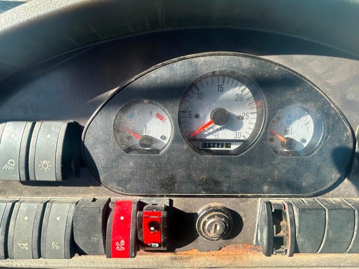 2004-volvo-bl70-image-24