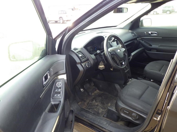 2019-ford-explorer-image-5