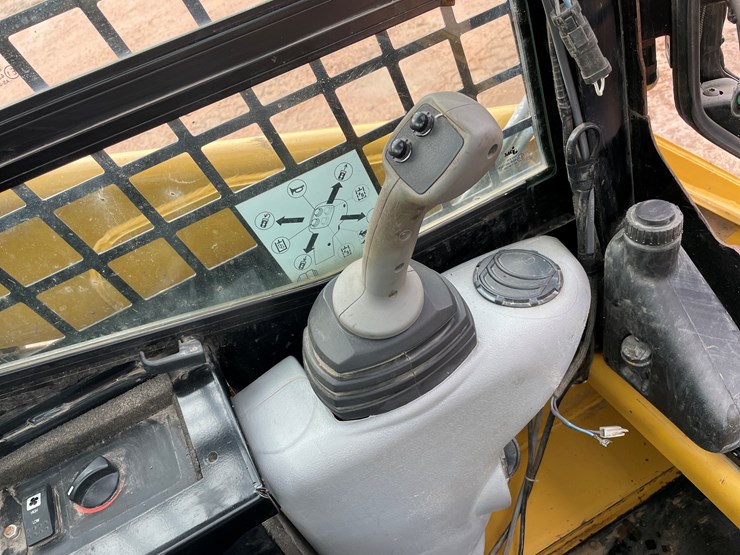 2012-caterpillar-226b3-image-30