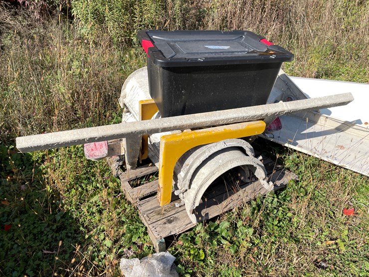 #3372-•-mcneilus-cement-mixer-drum-with-chutes-and-controls-image-15