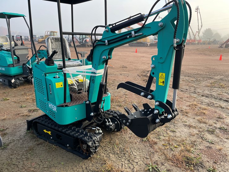 #1690-•-agt-h15r-mini-excavator-image-4