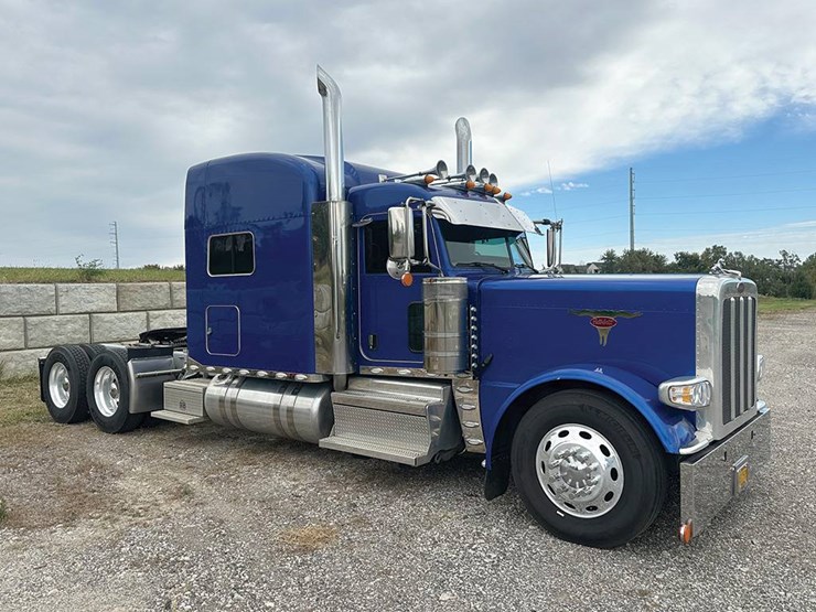 2022-peterbilt-389-image-2