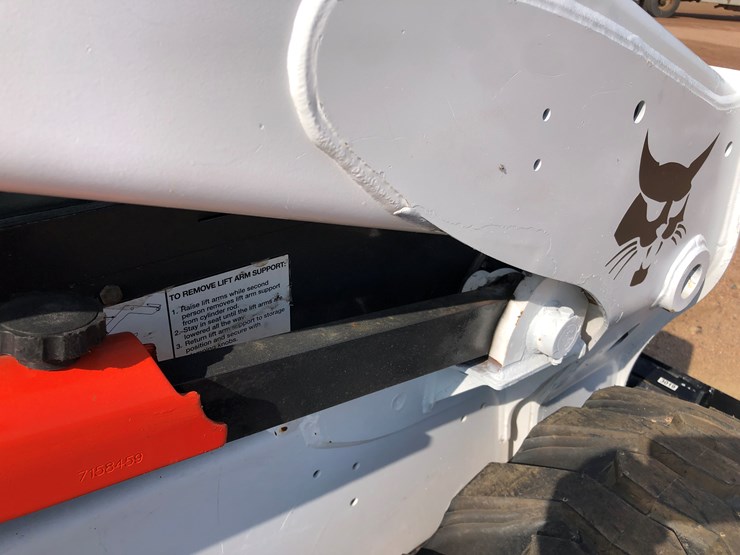 2014-bobcat-s650-image-39