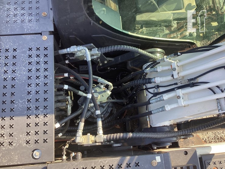 2021-bobcat-e165-image-17