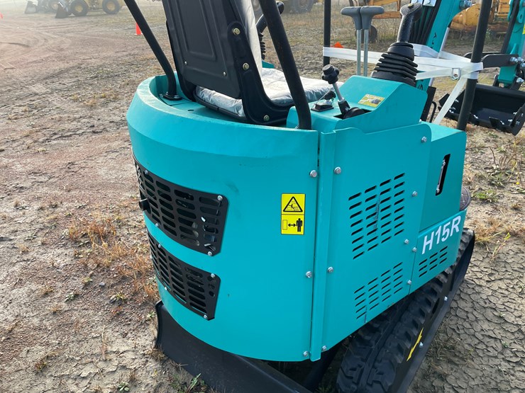 #1690-•-agt-h15r-mini-excavator-image-11