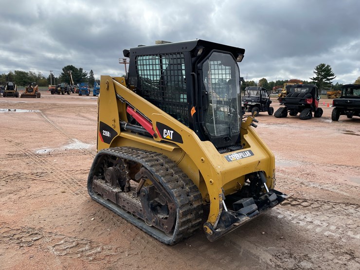 2012-caterpillar-226b3-image-3