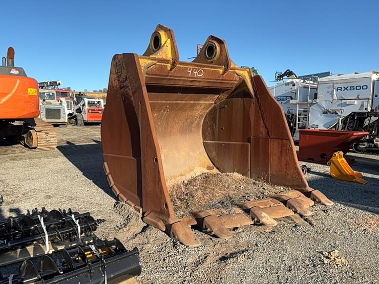 caterpillar-15-image-2